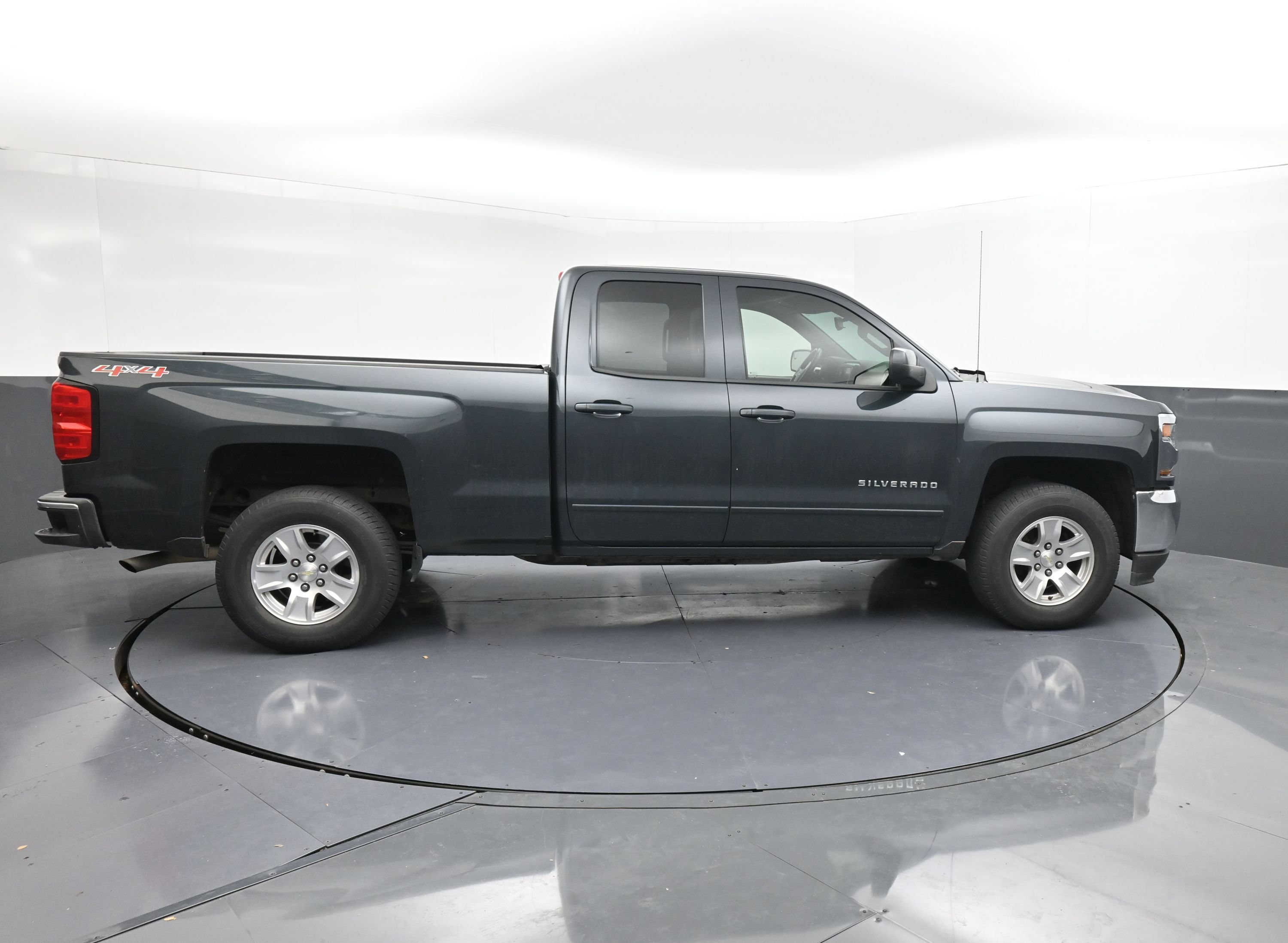 Used 2017 Chevrolet Silverado 1500 LT w/ All Star Edition AWD/4WD image 9