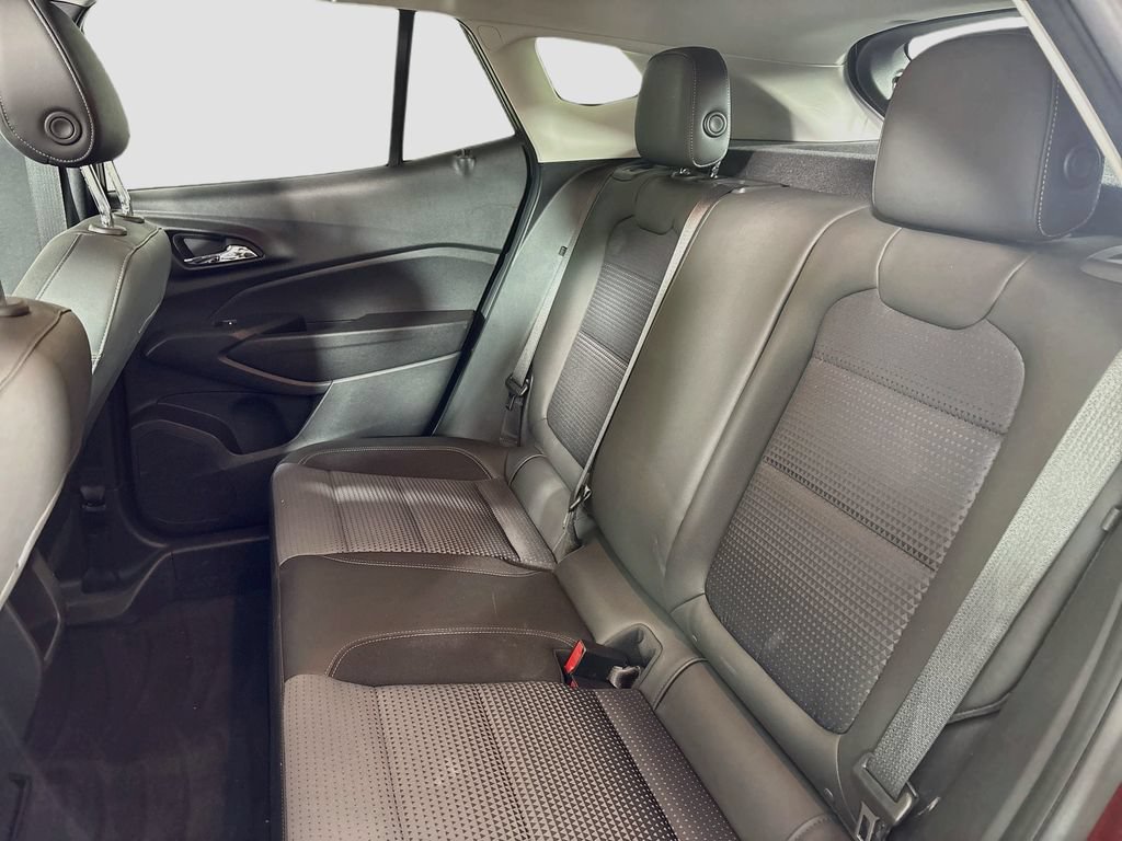 Used 2024 Chevrolet Trax LT w/ Sunroof Package FWD image 26