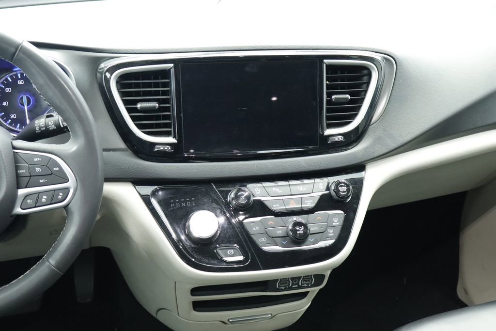 Certified 2023 Chrysler Pacifica Touring-L FWD image 25