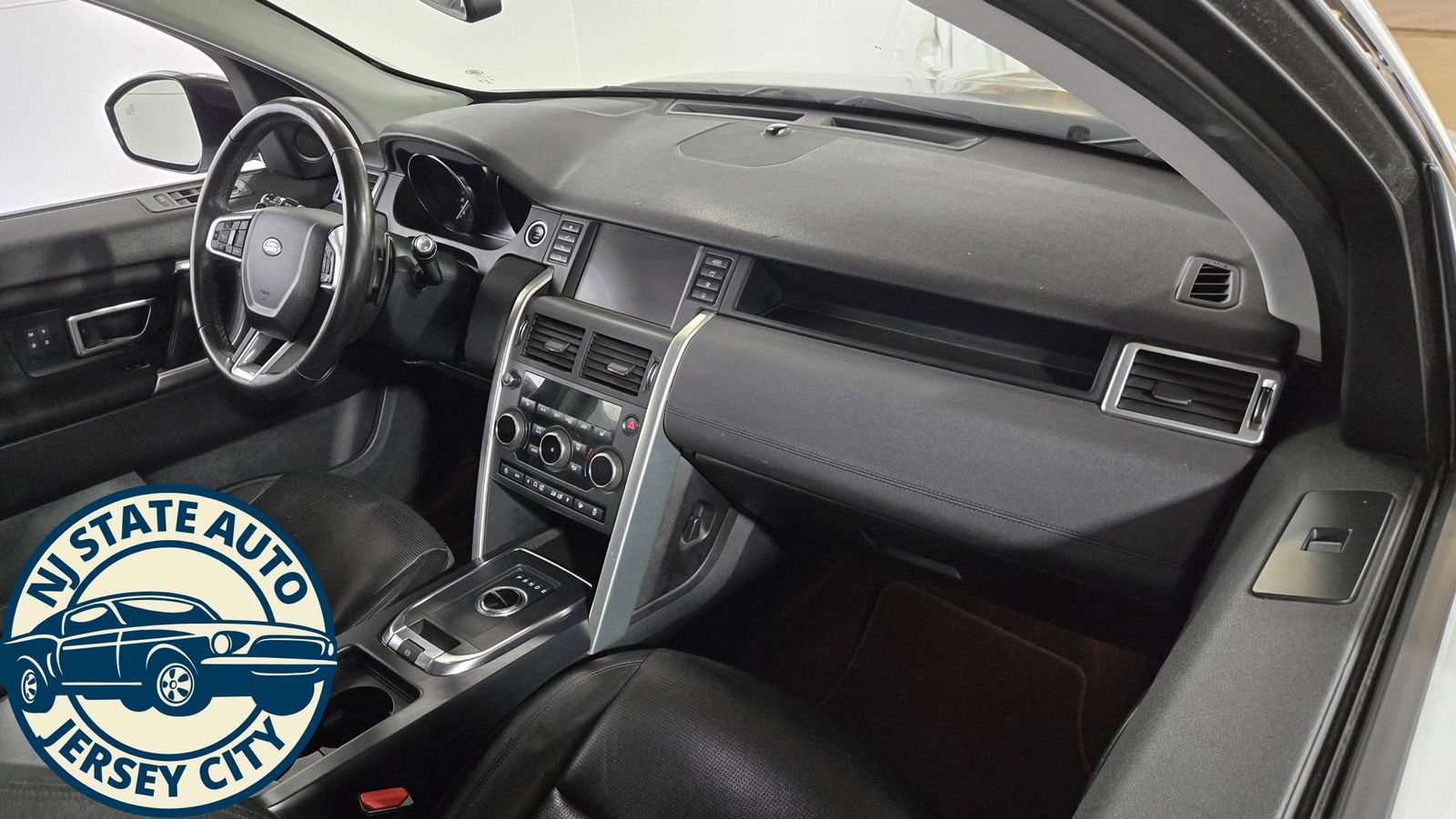 Used 2019 Land Rover Discovery Sport HSE AWD/4WD image 33