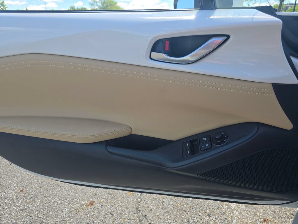 Used 2026 MAZDA MX-5 Miata RF Grand Touring RWD image 21