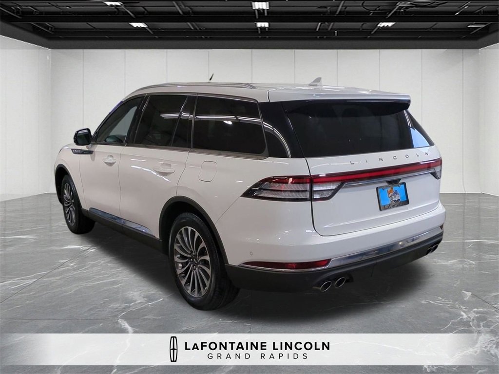 Certified 2023 Lincoln Aviator Reserve w/ Equipment Group 201A image 3