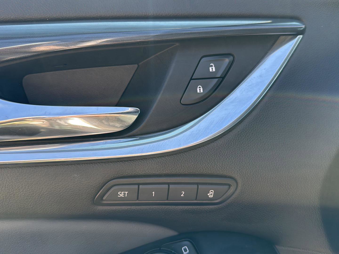 Used 2024 Buick Enclave Premium AWD/4WD image 12