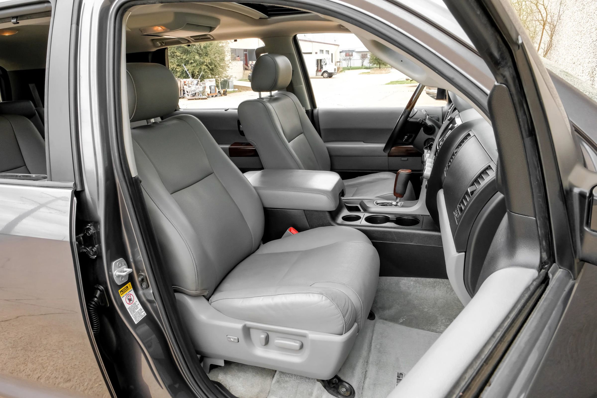 Used 2011 Toyota Sequoia Platinum AWD/4WD image 33