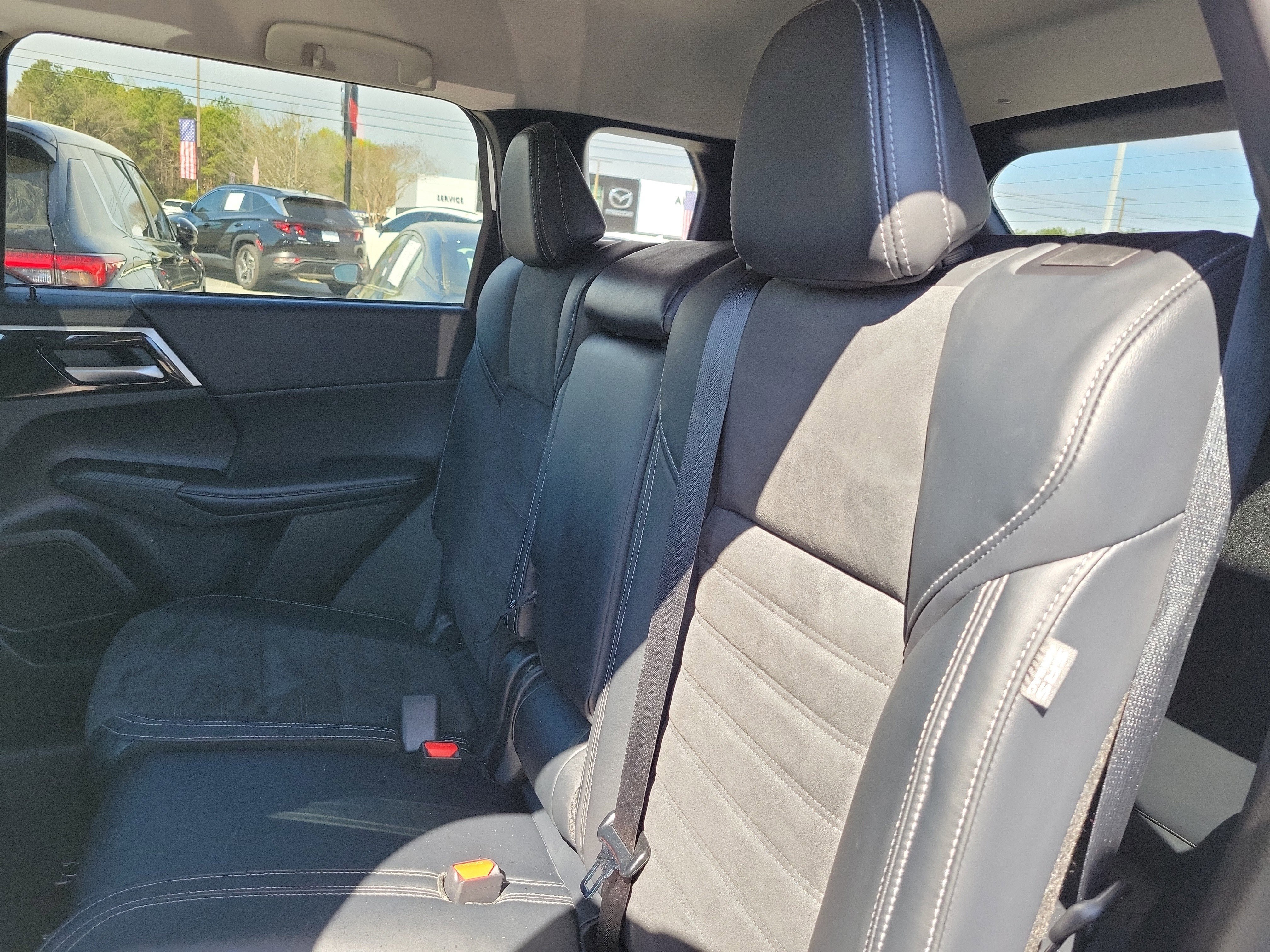 Used 2024 Mitsubishi Outlander SE Black Edition image 11