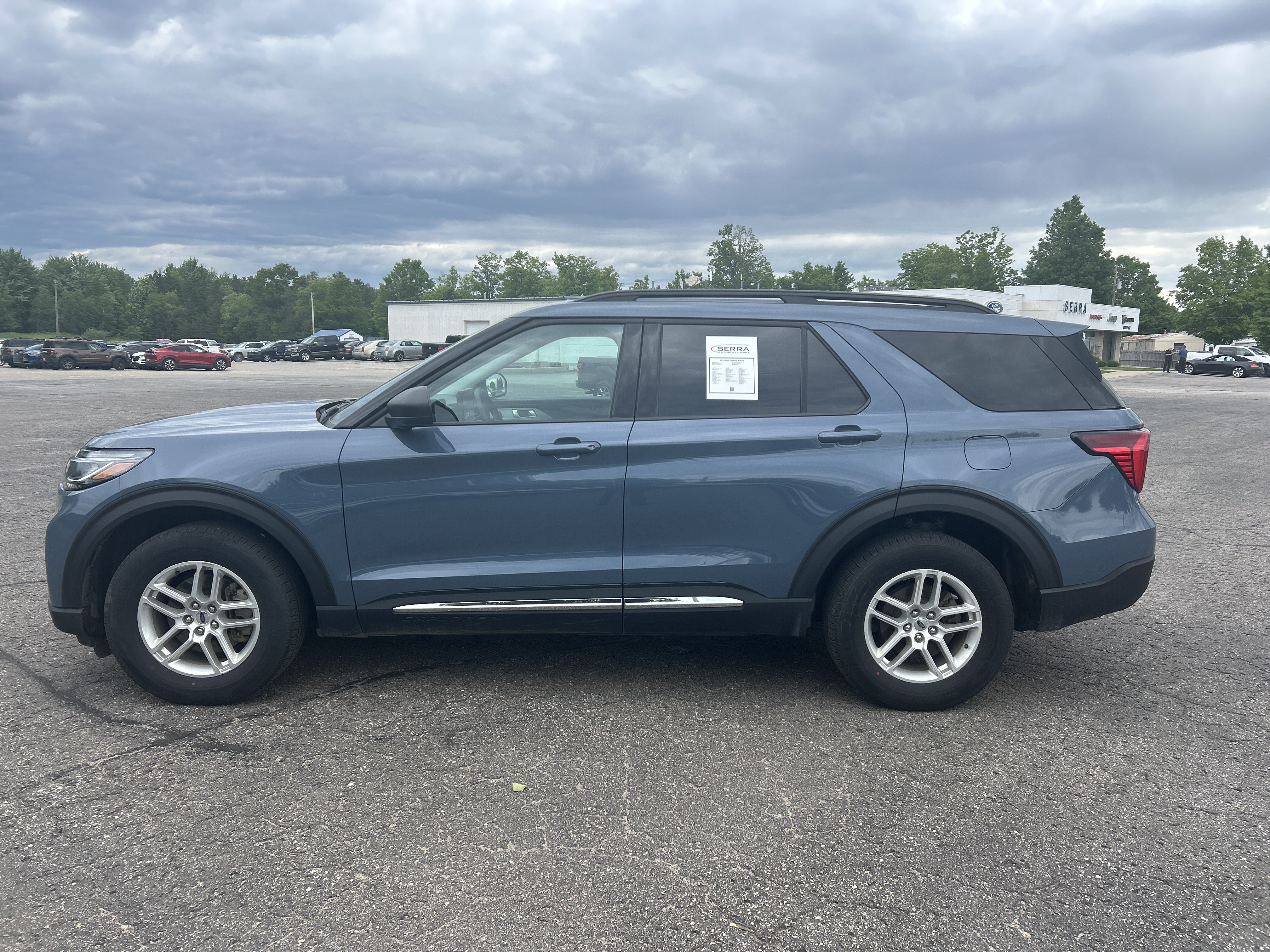 Used 2025 Ford Explorer Active AWD/4WD image 6