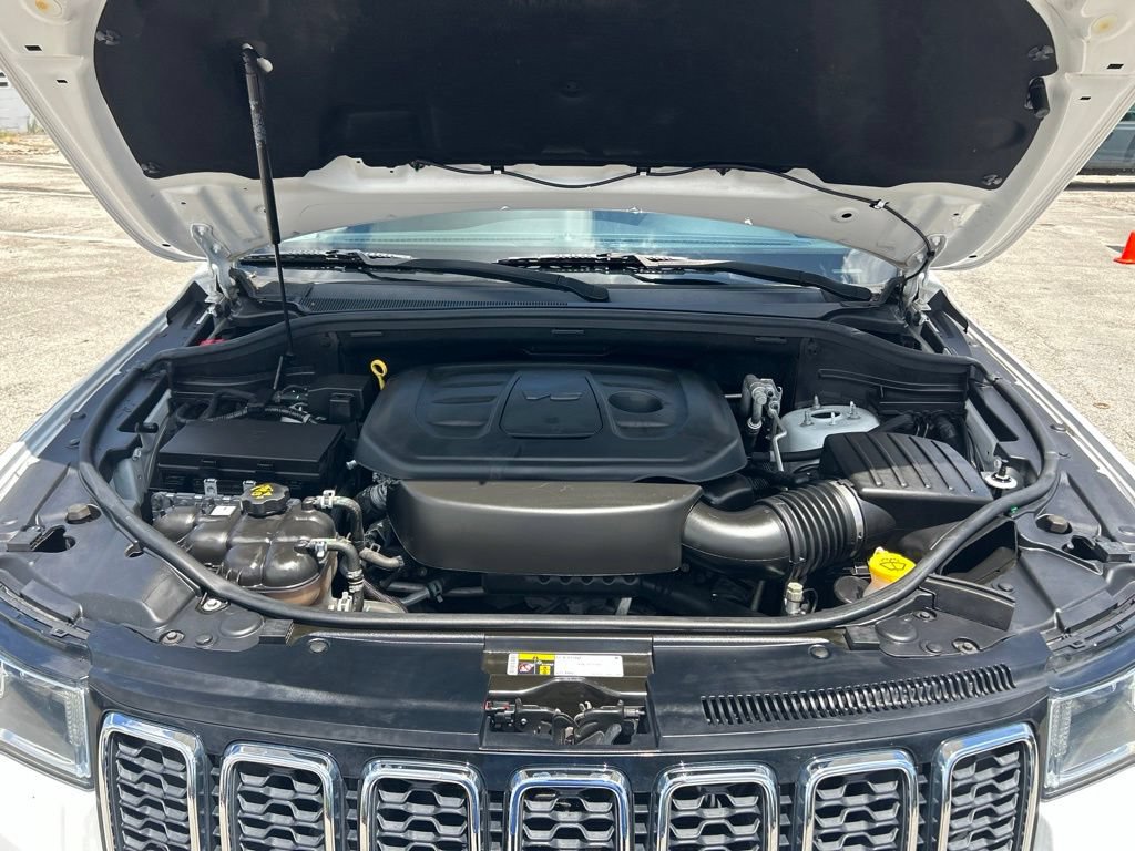 Used 2019 Jeep Grand Cherokee Laredo RWD image 17