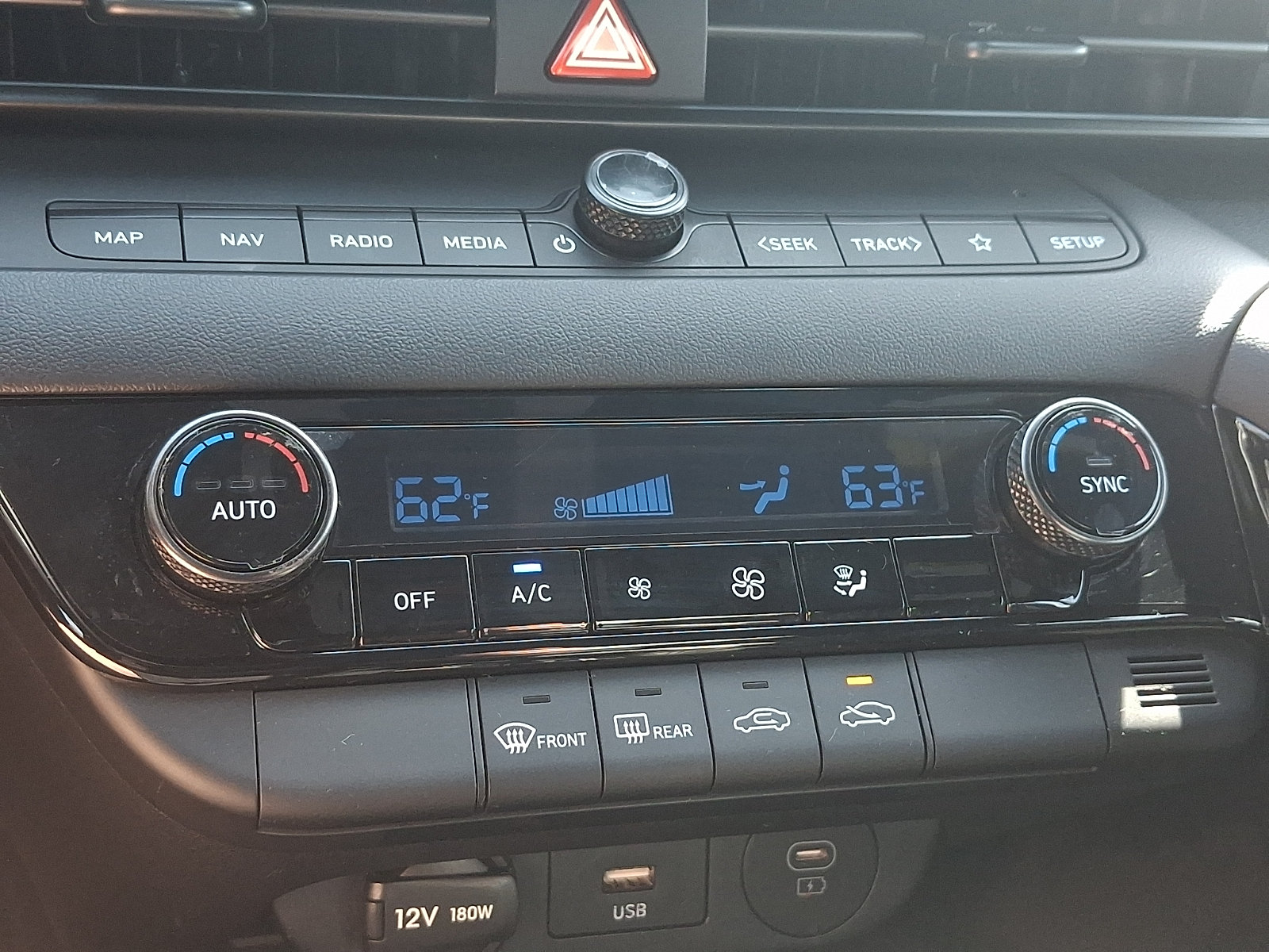 Used 2025 Hyundai Elantra SEL FWD image 15