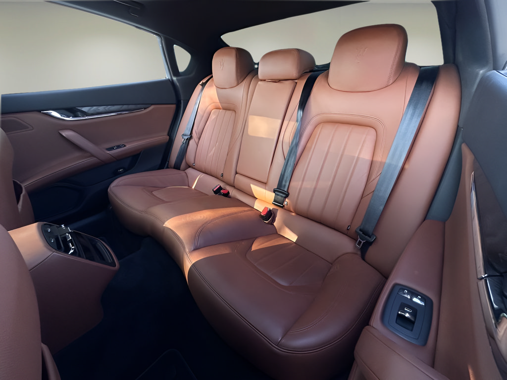 Used 2023 Maserati Quattroporte GT RWD image 21