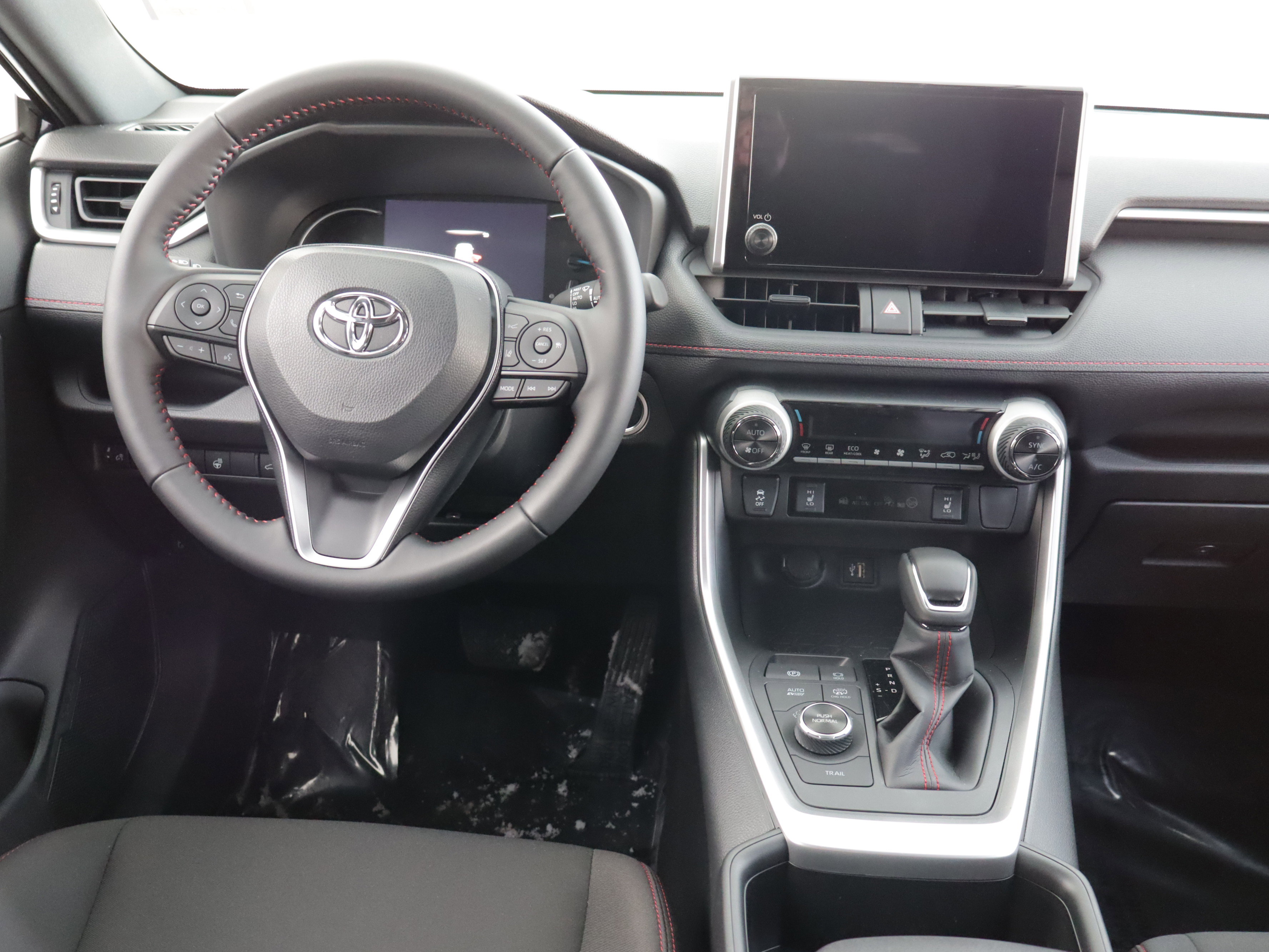 Used 2025 Toyota RAV4 SE image 2