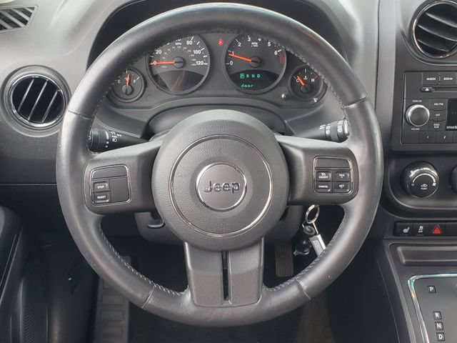 Used 2013 Jeep Compass Latitude FWD image 23