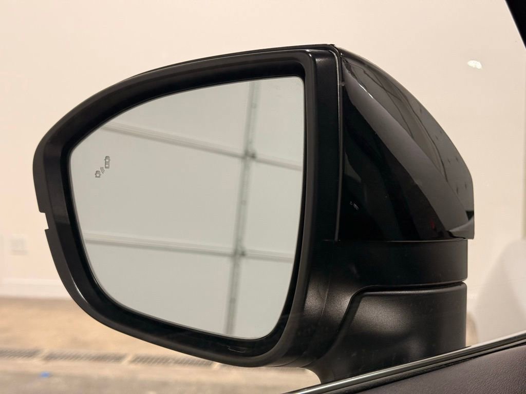 Used 2023 Nissan Pathfinder SV image 12