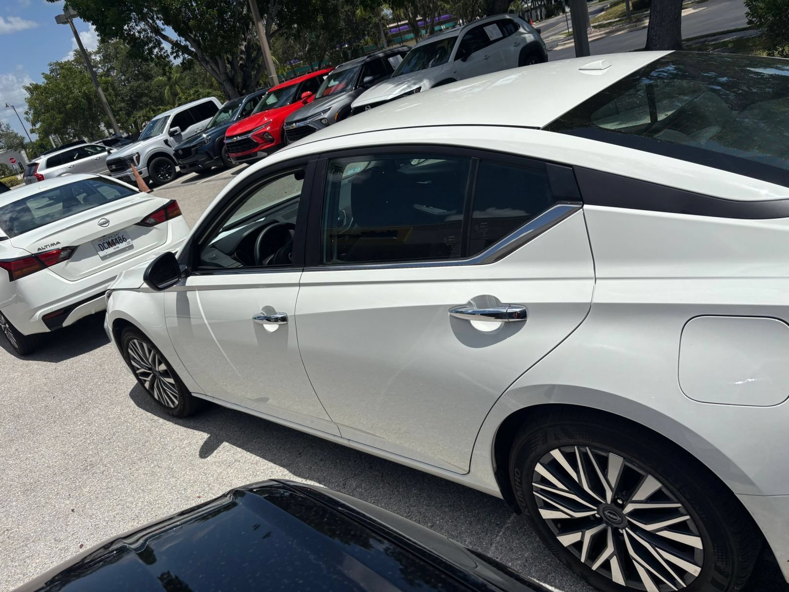 Used 2025 Nissan Altima 2.5 SV FWD image 12