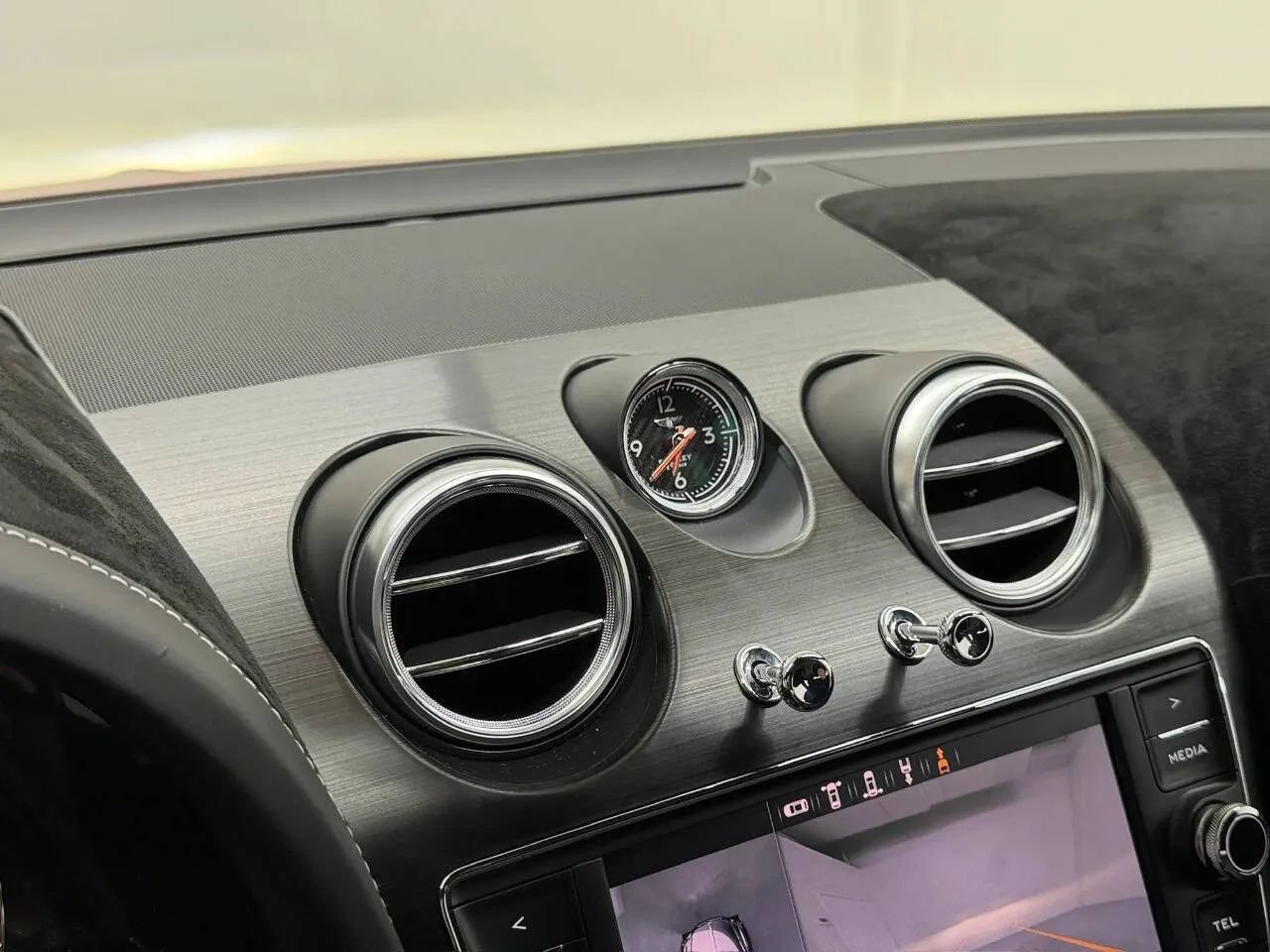 Used 2019 Bentley Bentayga AWD/4WD image 23