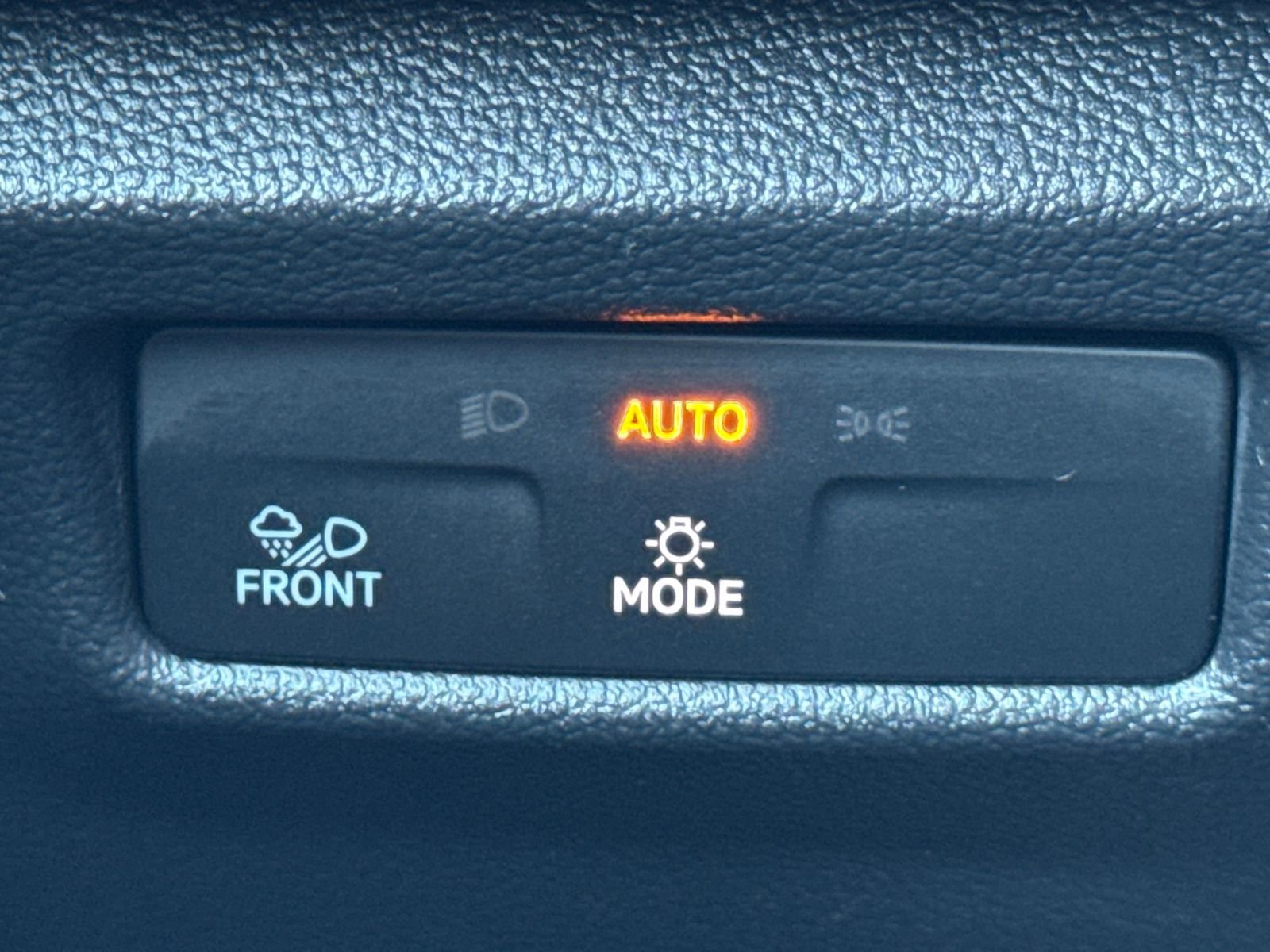 Certified 2025 Volkswagen Tiguan SEL R-Line image 31