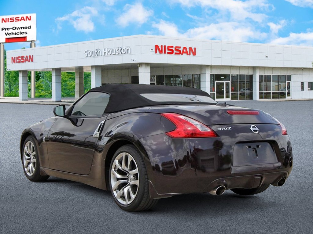 Used 2010 Nissan 370Z Touring image 3