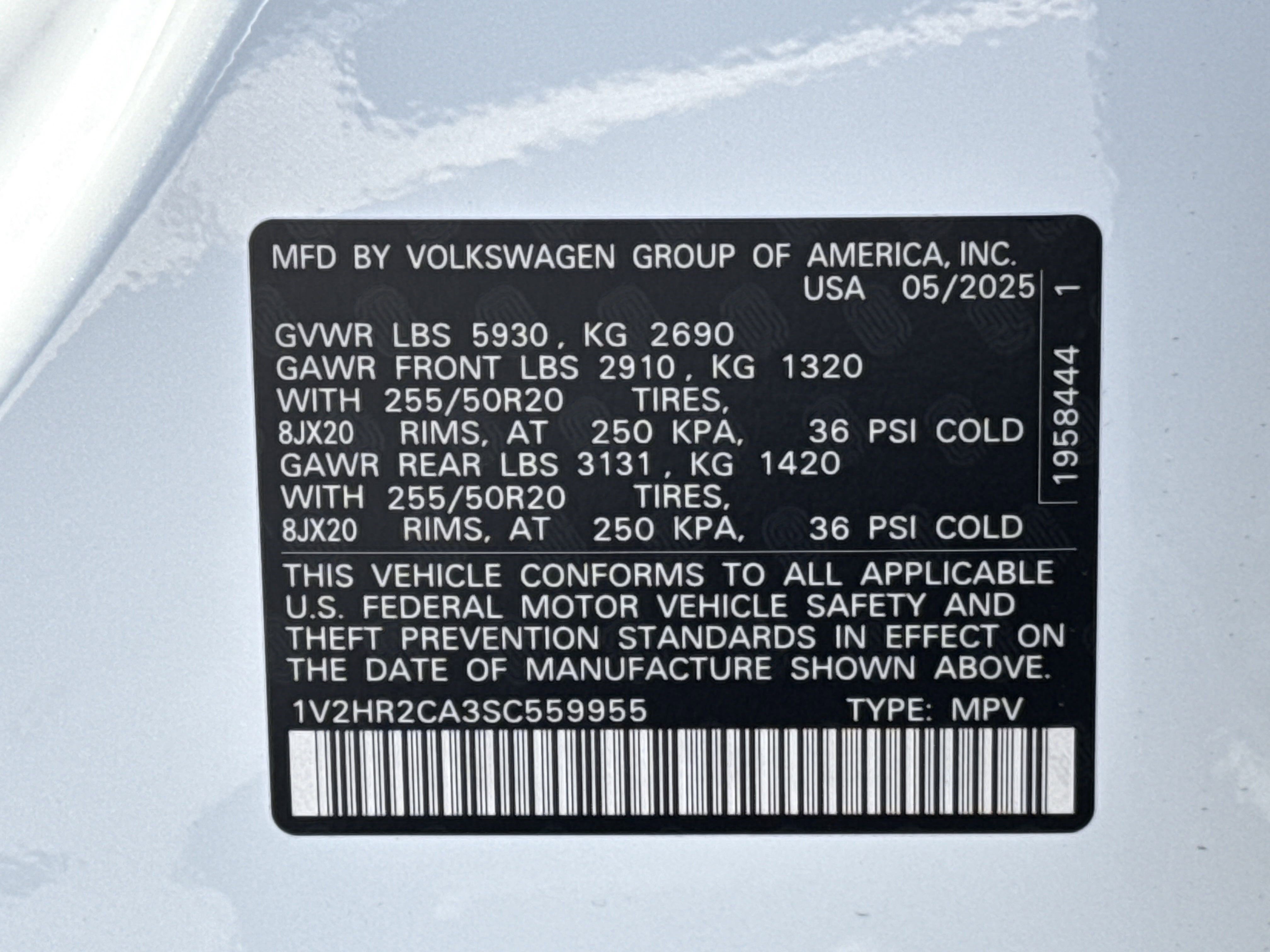 Used 2025 Volkswagen Atlas SE image 39