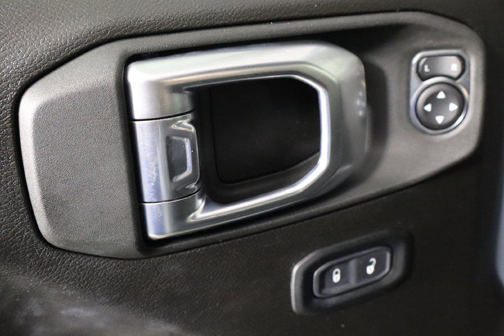Used 2024 Jeep Wrangler Unlimited w/ Convenience Group AWD/4WD image 17
