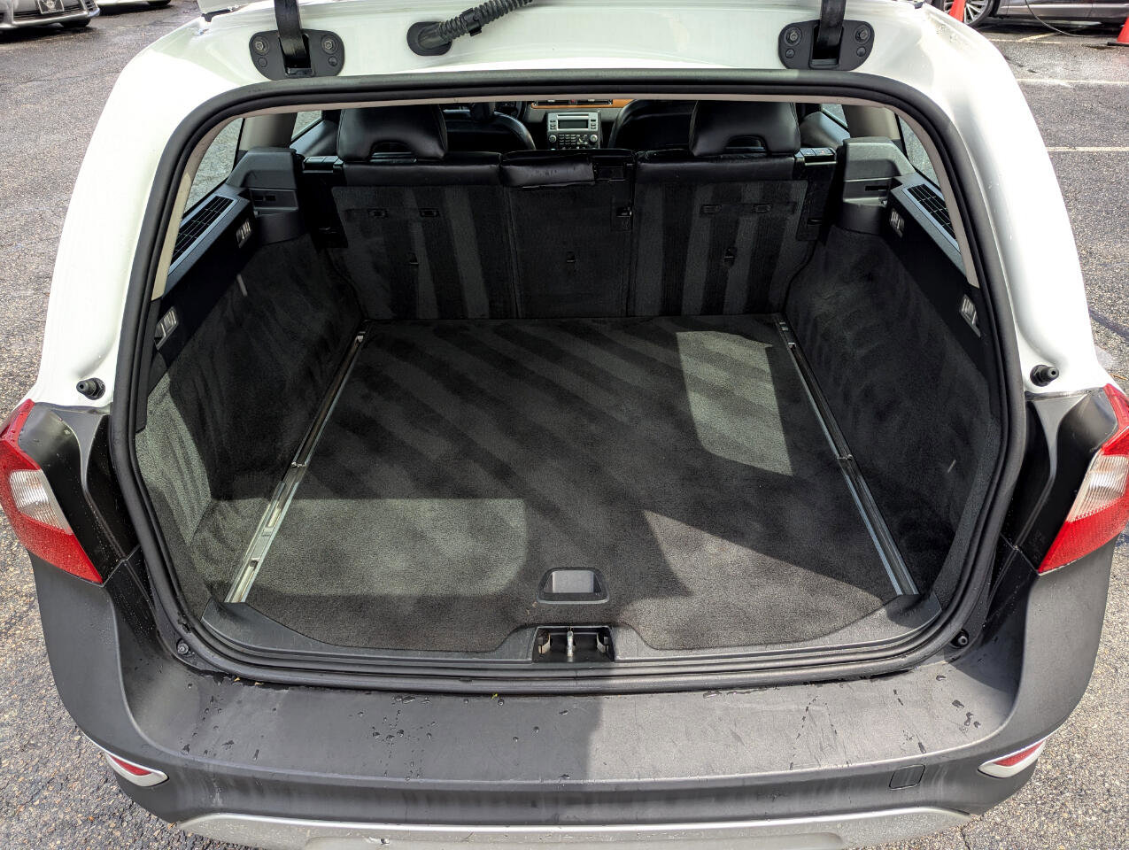 Used 2010 Volvo XC70 3.2 image 49