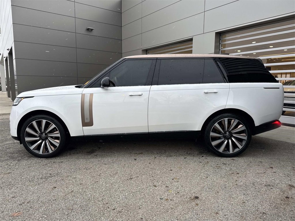 Used 2023 Land Rover Range Rover SV image 4