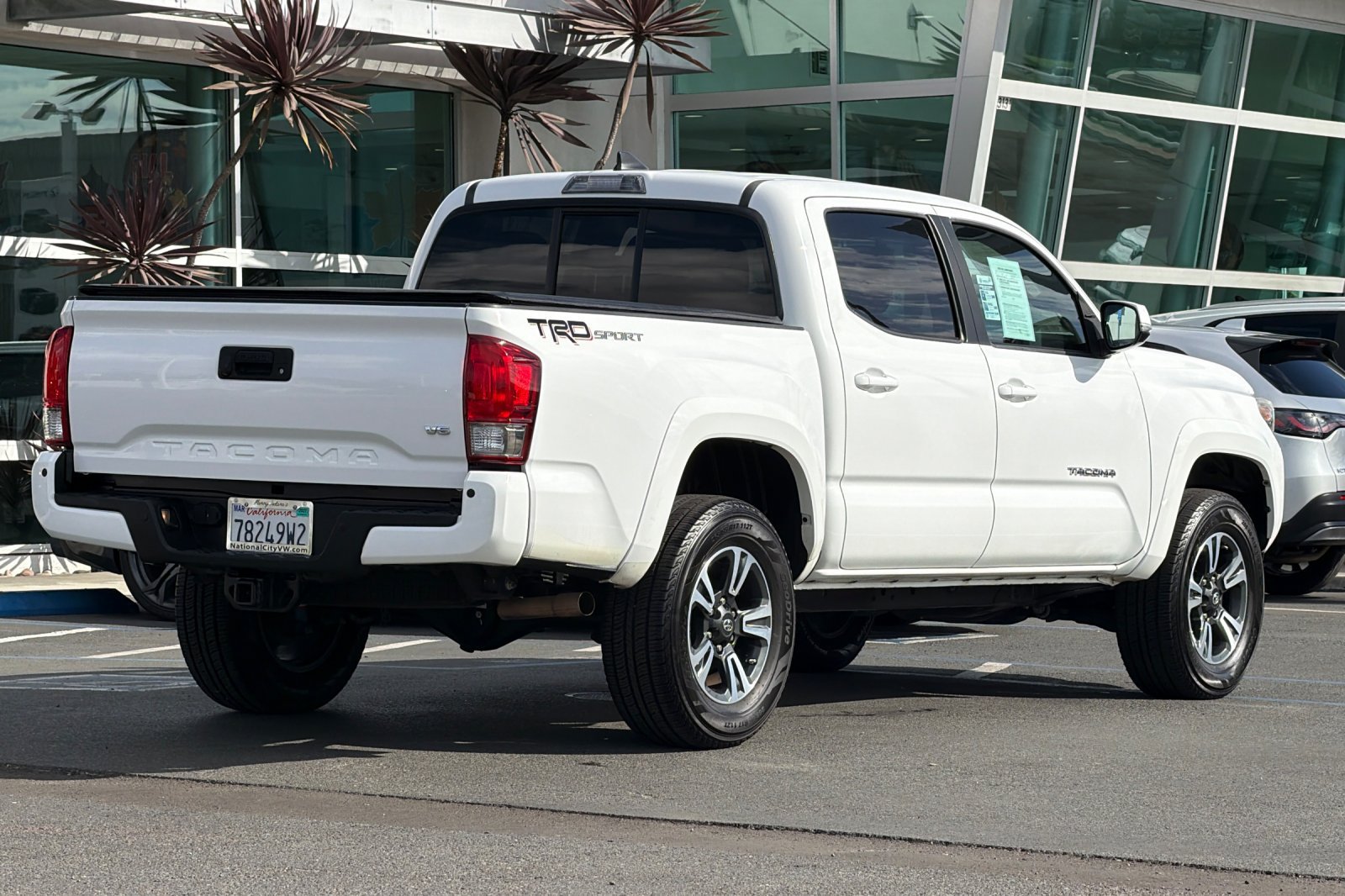 Used 2016 Toyota Tacoma TRD Sport w/ Premium & Technology Package RWD image 4