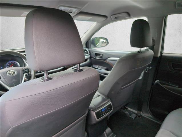 Used 2014 Toyota Highlander LE FWD image 17
