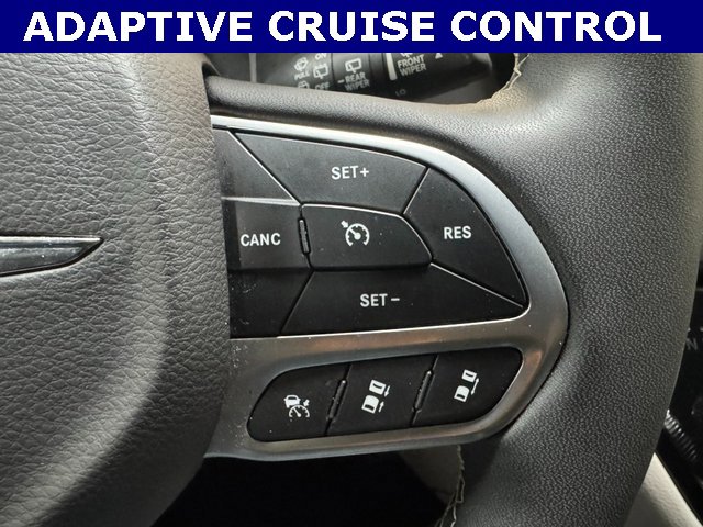 Used 2024 Chrysler Pacifica Touring-L image 18