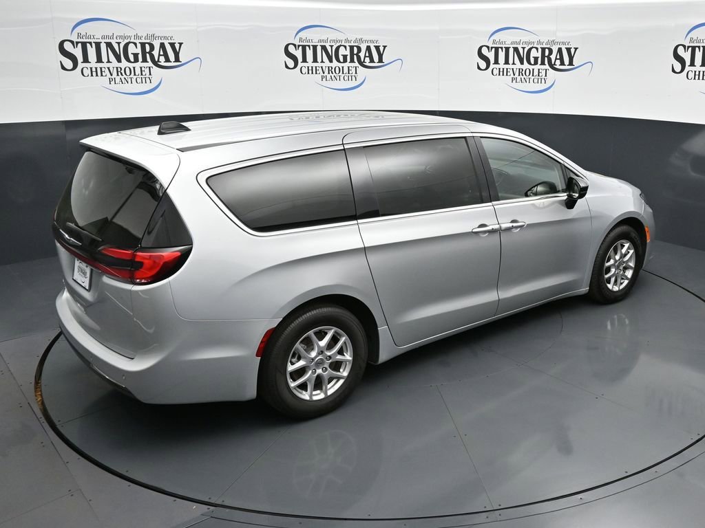 Used 2024 Chrysler Pacifica Touring-L FWD image 24