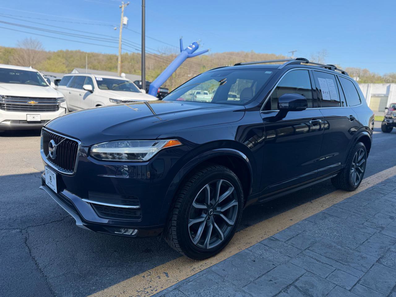 Used 2017 Volvo XC90 T6 Momentum w/ Vision Package image 4