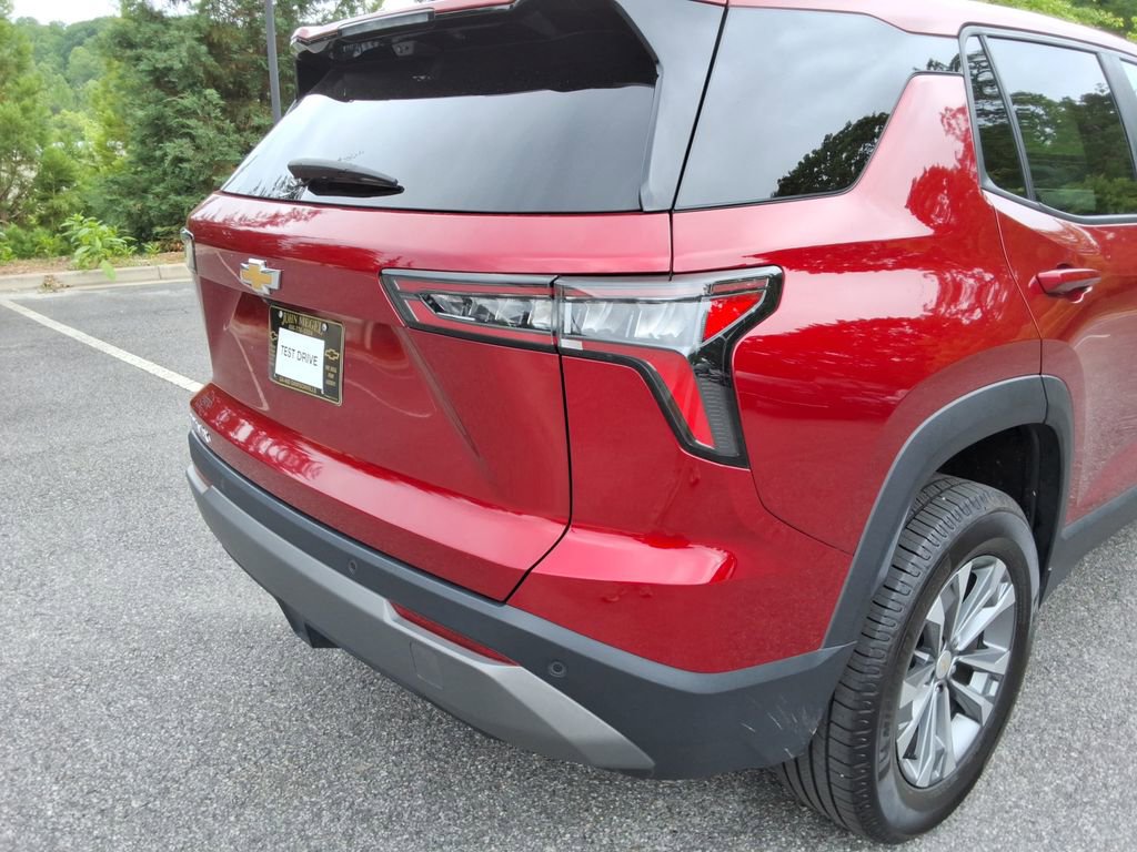 Used 2025 Chevrolet Equinox LT w/ Safety and Technology Package FWD image 14