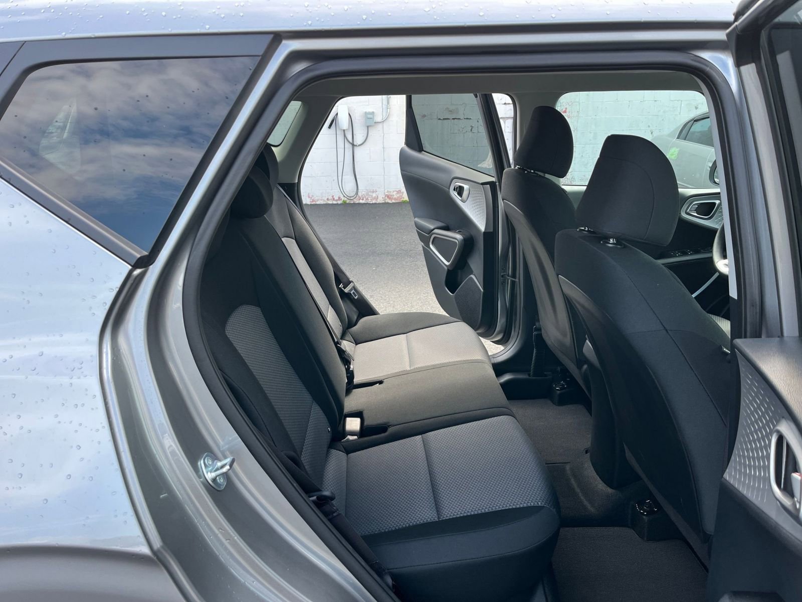 Used 2025 Kia Soul LX w/ LX Technology Package FWD image 23