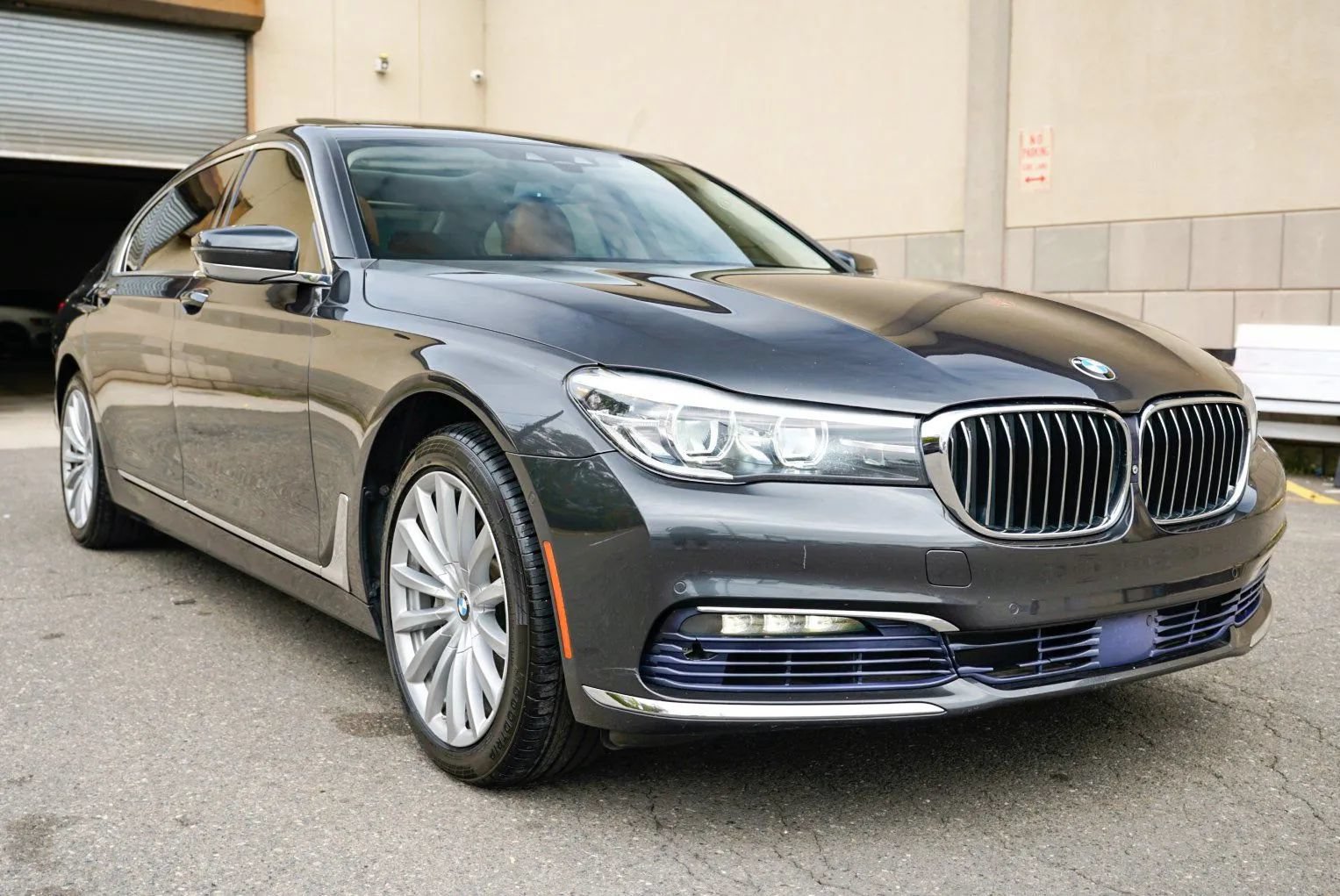Used 2017 BMW 740i xDrive AWD/4WD image 3