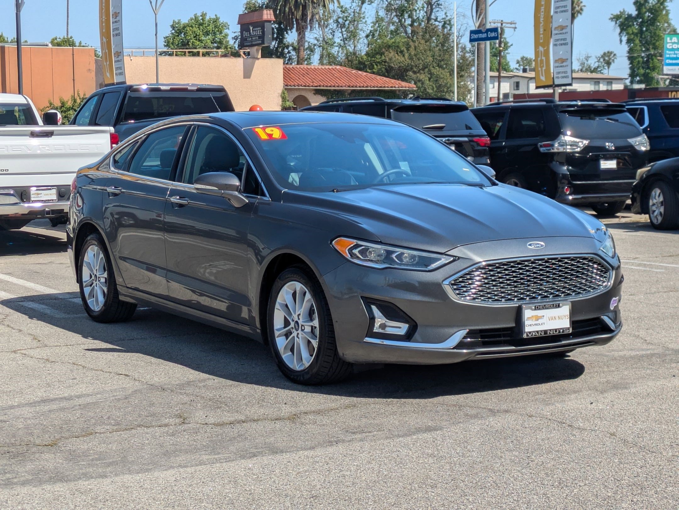 Used 2019 Ford Fusion Energi Titanium FWD image 3