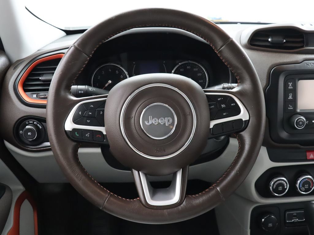 Used 2016 Jeep Renegade Latitude AWD/4WD image 17