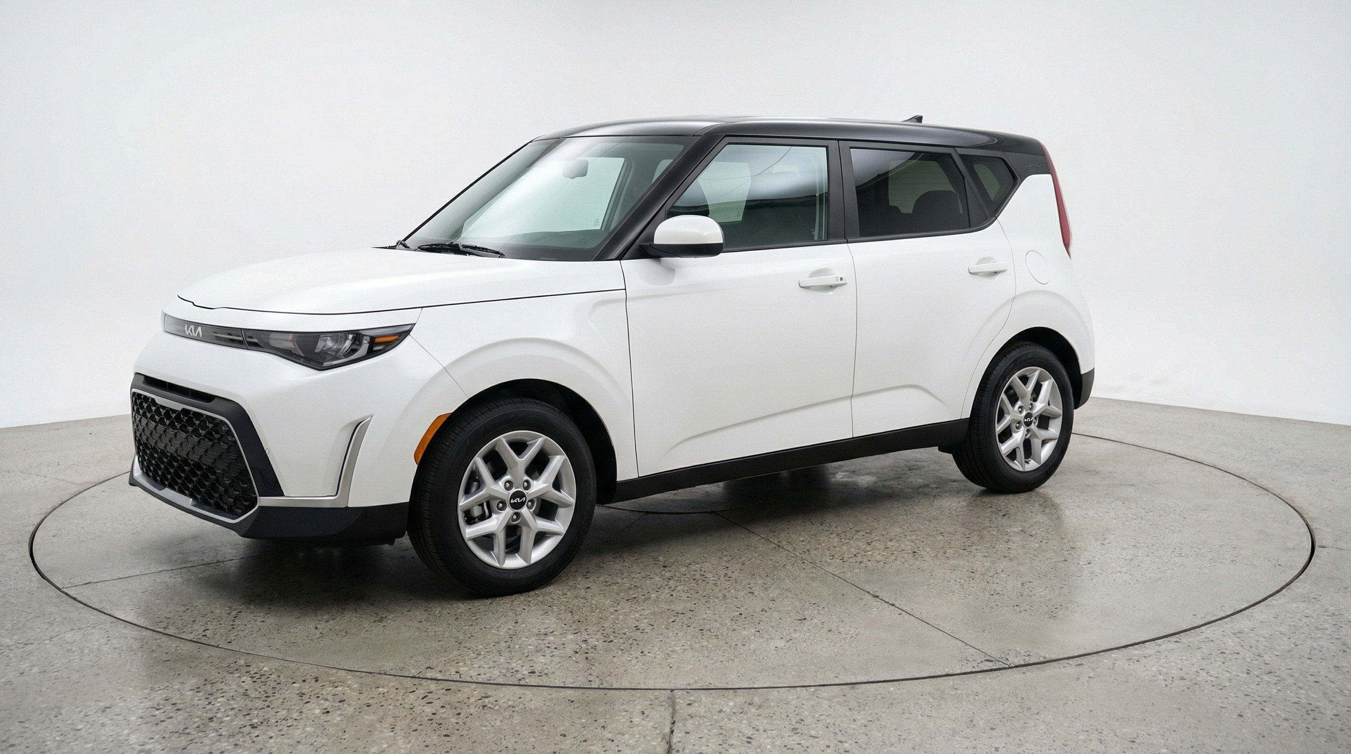 Used 2025 Kia Soul LX w/ LX Technology Package image 3