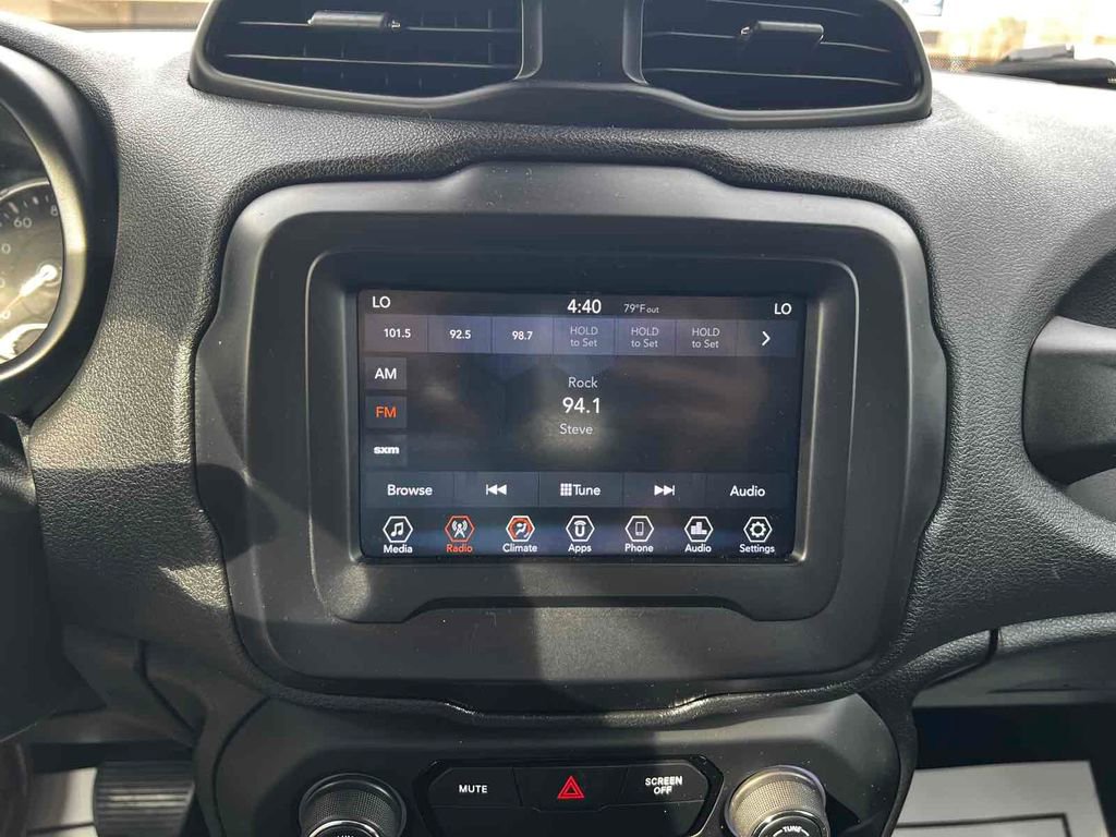 Used 2018 Jeep Renegade Latitude image 25