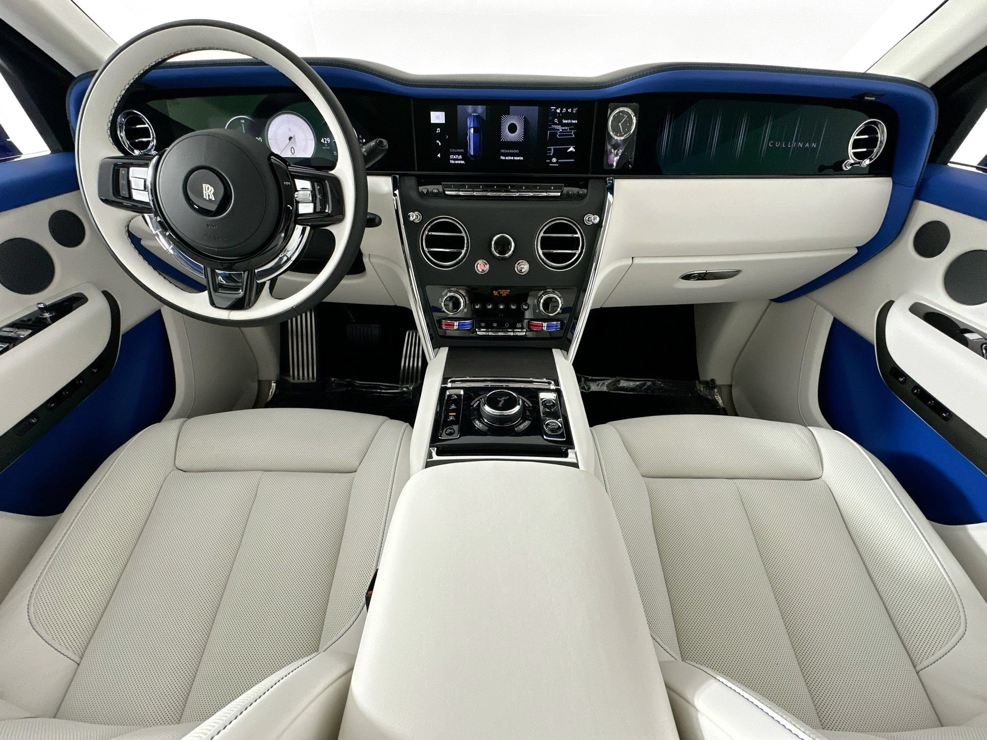 New 2026 Rolls-Royce Cullinan AWD/4WD image 4