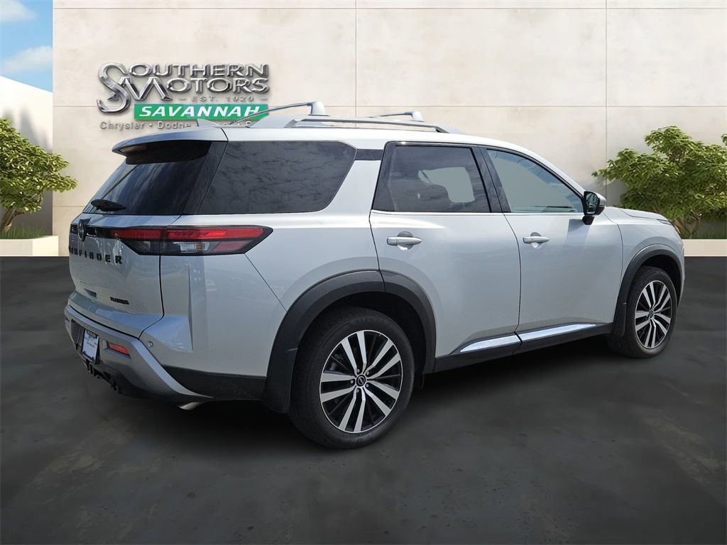 Used 2025 Nissan Pathfinder Platinum w/ Black Appearance Package image 5
