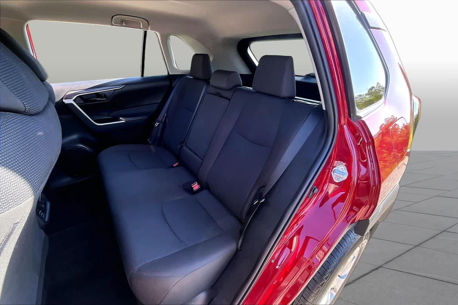 Used 2023 Toyota RAV4 LE AWD/4WD image 19