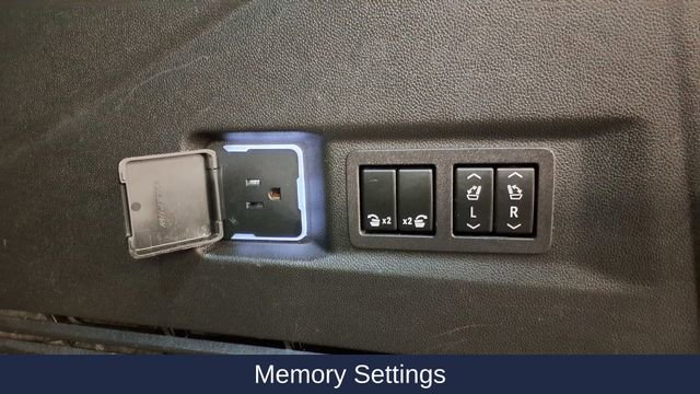 Used 2023 Chevrolet Tahoe LT w/ Luxury Package image 15