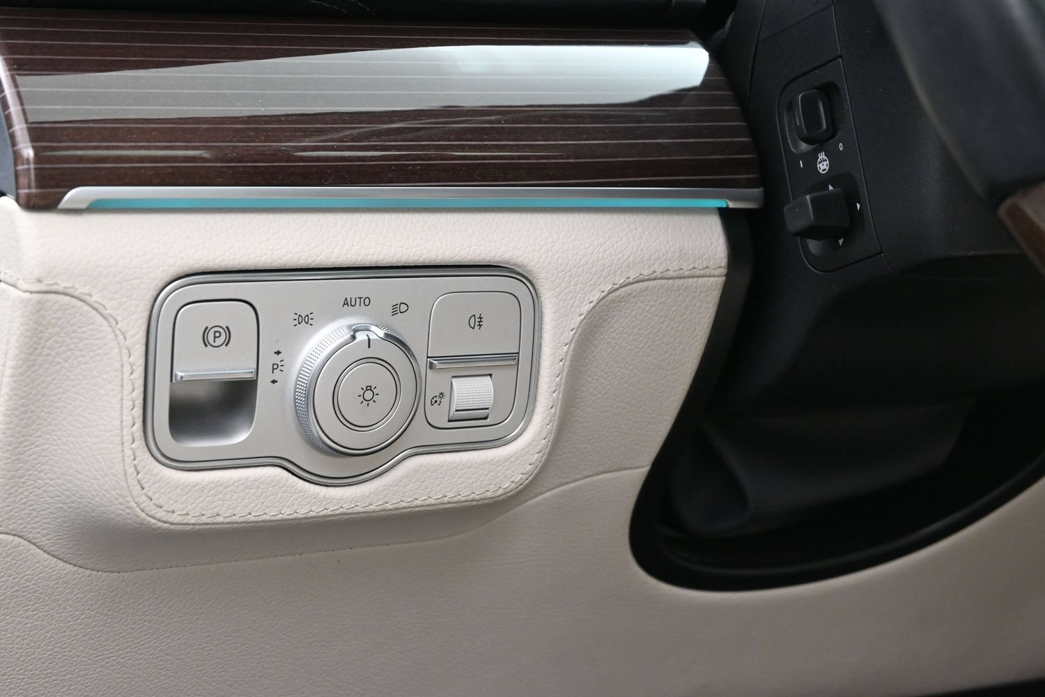 Used 2022 Mercedes-Benz GLS 450 4MATIC image 23
