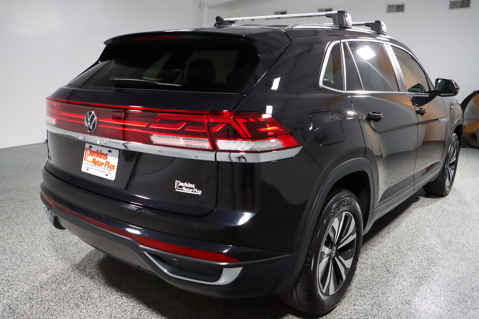 Used 2024 Volkswagen Atlas Cross Sport SE image 7