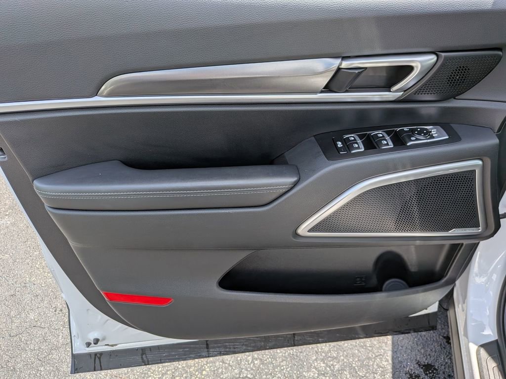 Used 2025 Kia Telluride S FWD image 11