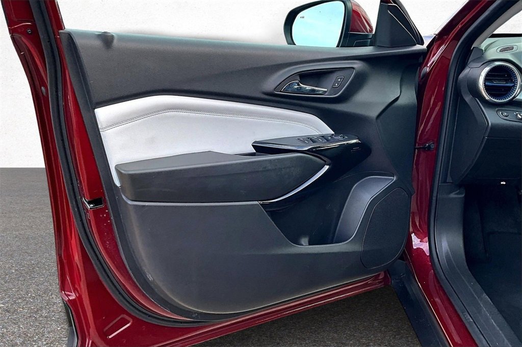 Used 2024 Chevrolet Trax LT w/ Sunroof Package image 19