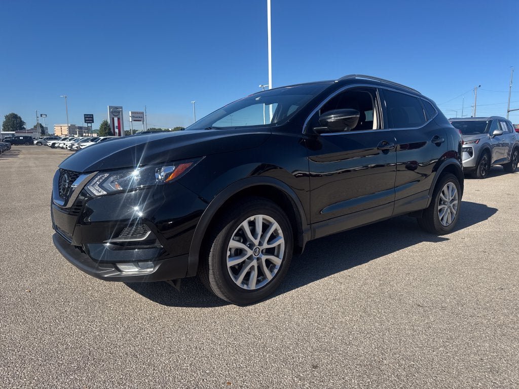 Used 2022 Nissan Rogue Sport SV w/ Technology Package FWD image 2