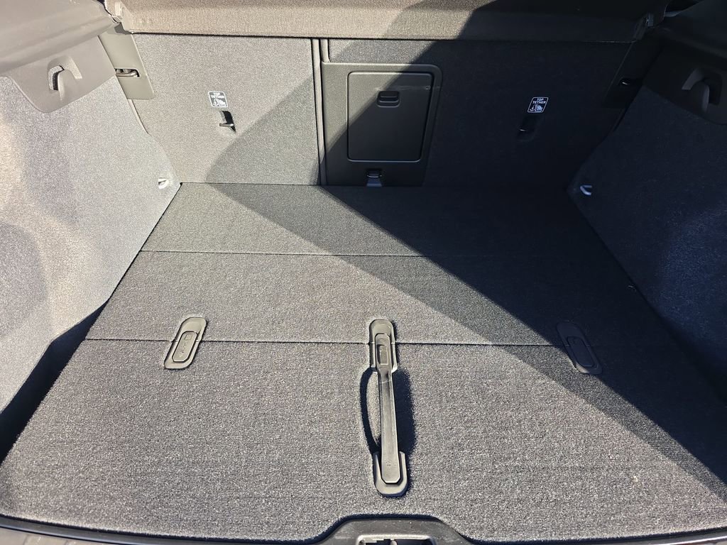 Certified 2023 Volvo XC40 B5 Plus w/ Driver Assist Package image 15