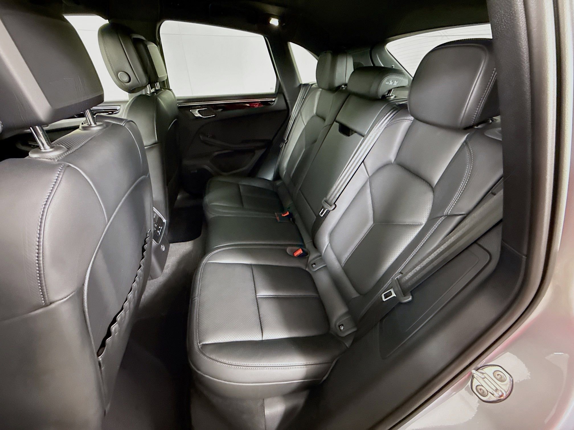 Certified 2026 Porsche Macan image 17