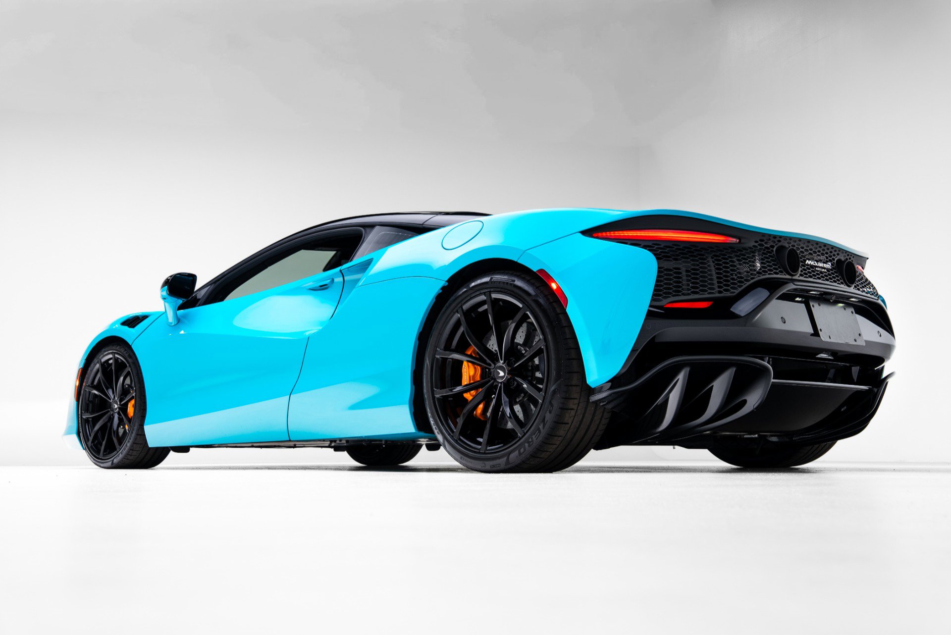 Used 2023 McLaren Artura image 21