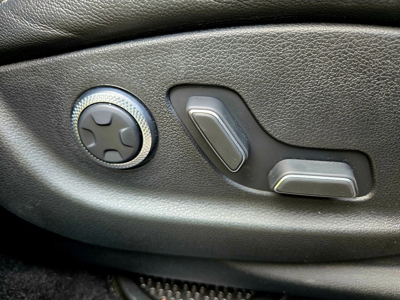 Used 2022 Genesis GV80 3.5T w/ Cargo Package image 27