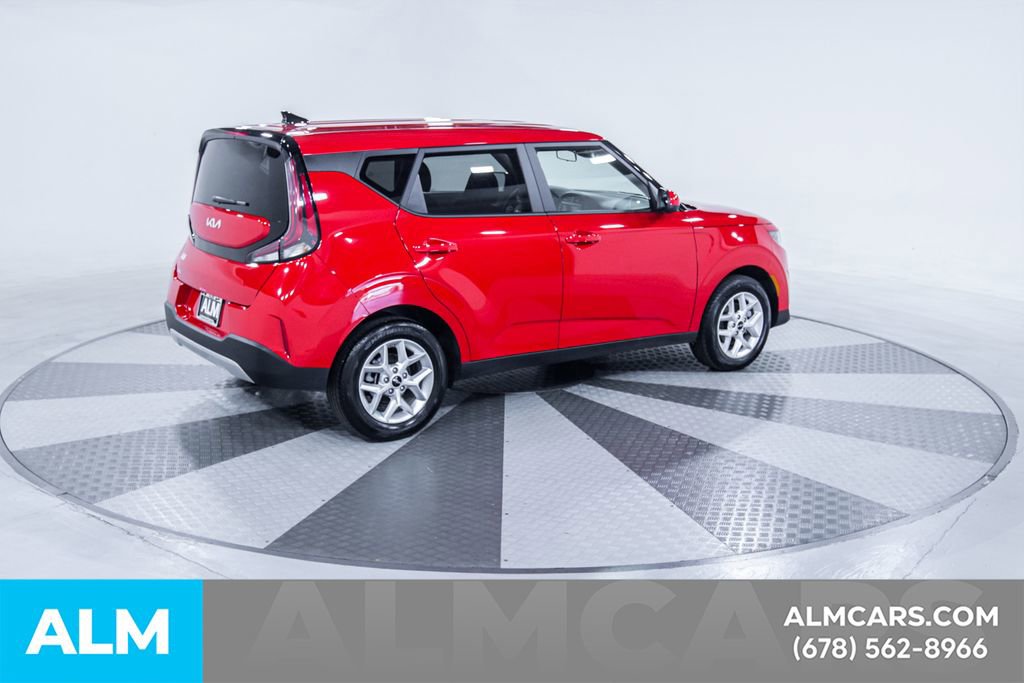 Used 2025 Kia Soul LX w/ LX Technology Package FWD image 10